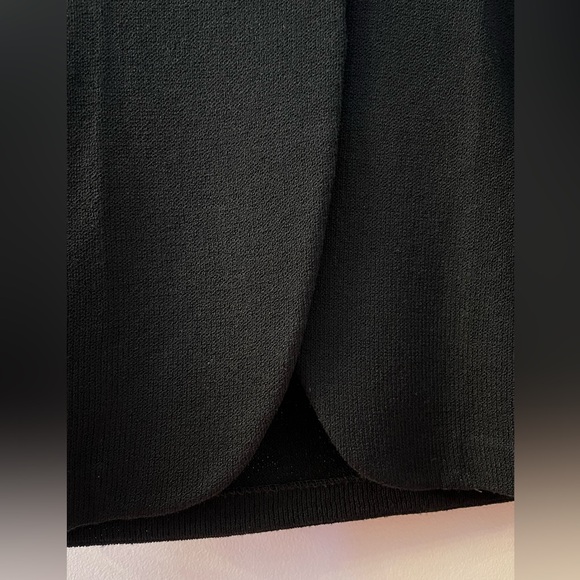 Vintage Tuxedo, St. John, size 6. Santana knit, Swarovski crystal buttons. - Picture 6 of 8